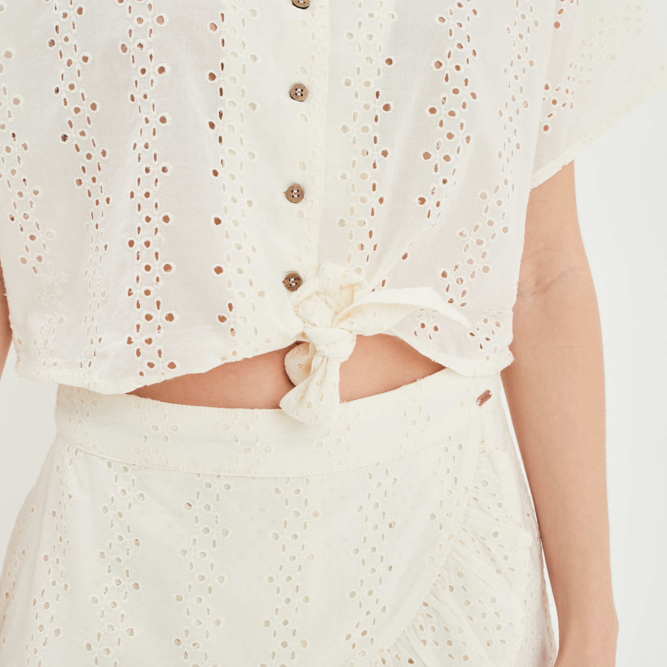 Chemise cropped broderie anglaise Creeks jaune clair femme | La Halle