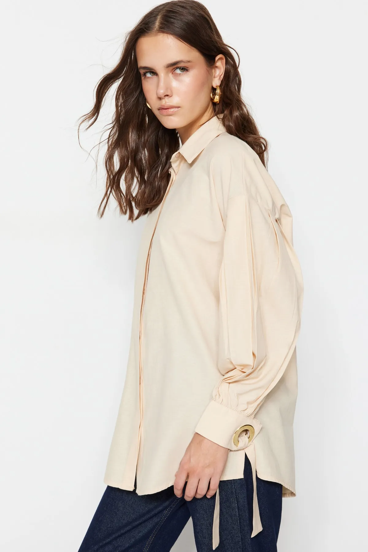 Trendyol Modest  Gewebtes Baumwollhemd mit steinbesetztem Bindedetail auf der Rückseite, Accessoires TCTSS23TG00109