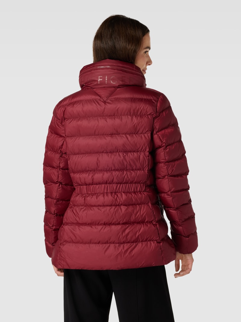 Steppjacke mit Label-Stitching in bordeaux rot