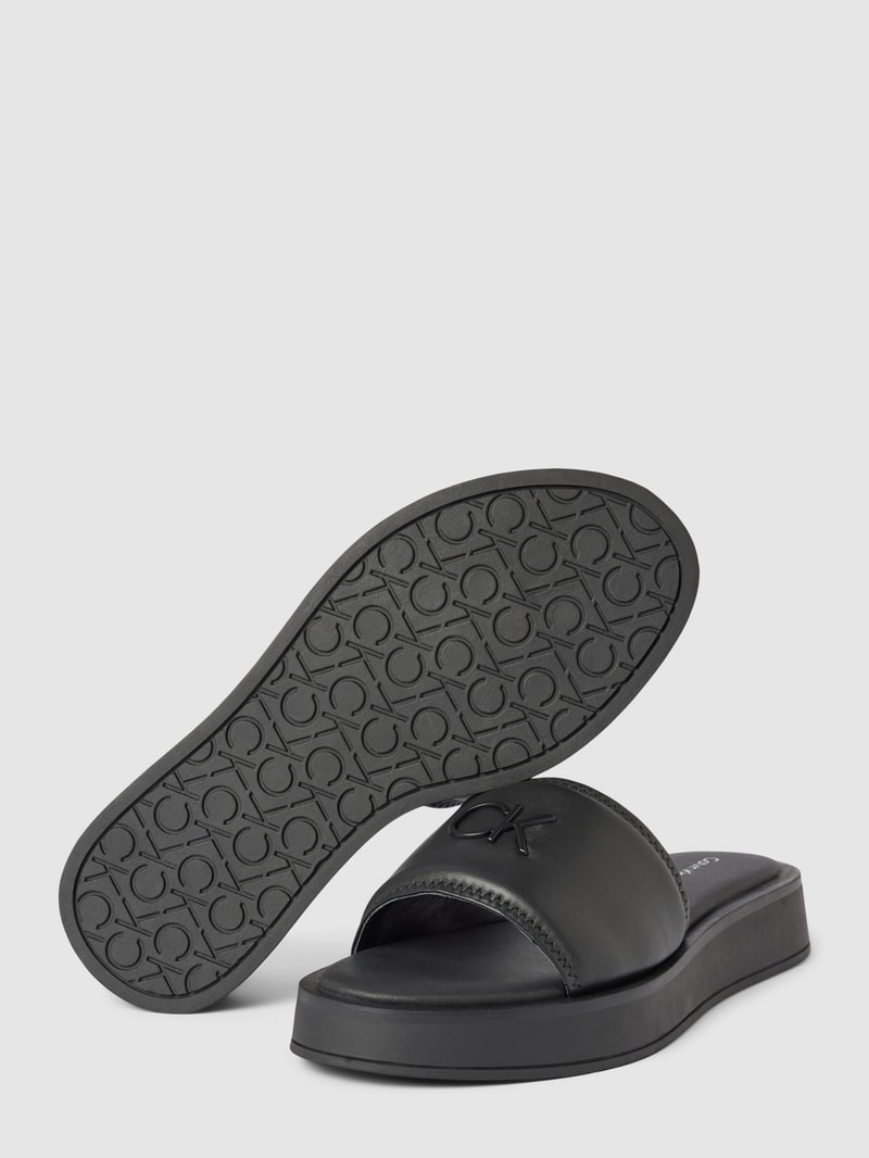 Slides mit Label-Details Modell 'FLATFORM' in schwarz