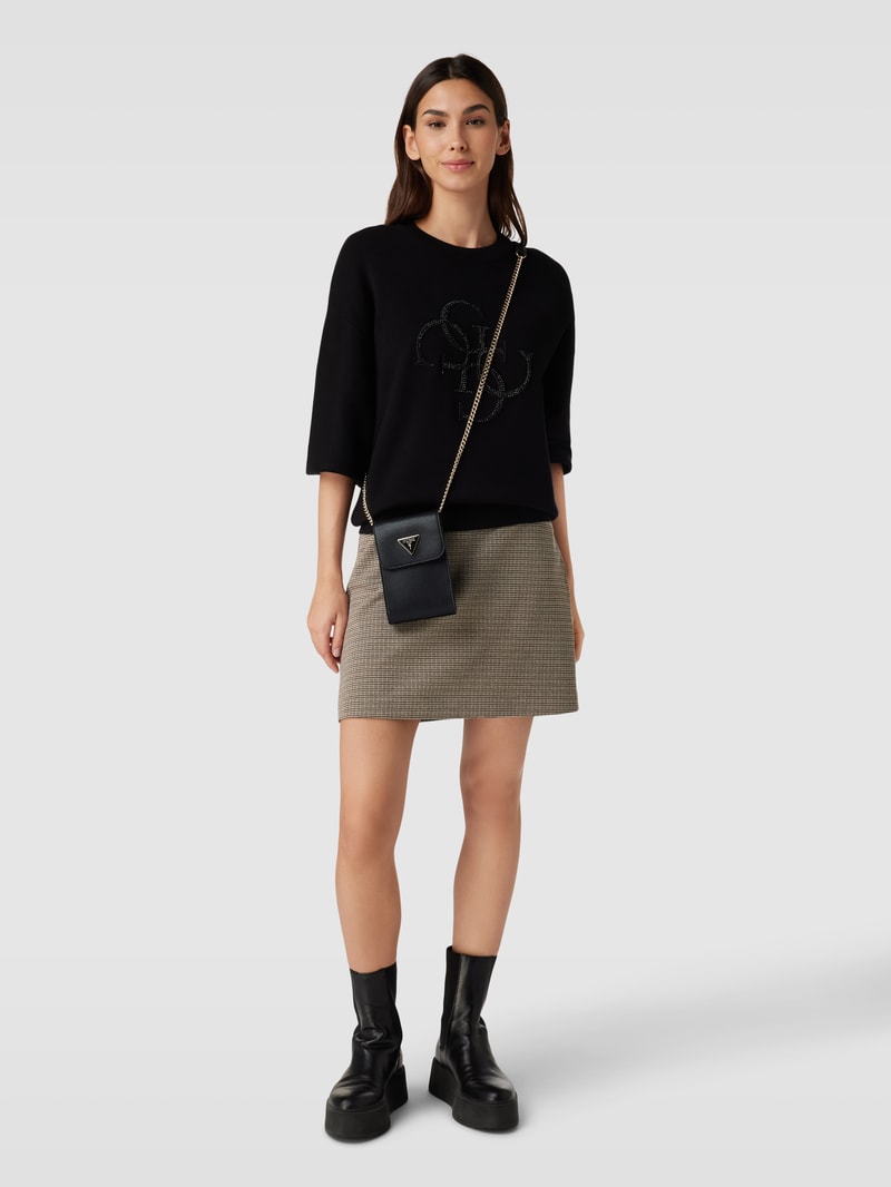 Crossbody Bag mit Label-Detail in schwarz