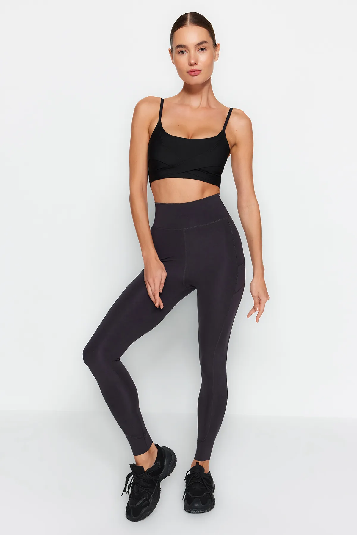 Trendyol Collection  Dunkelanthrazitfarbene, matte, gestrickte Sport-Leggings in voller Länge mit zusätzlicher Bauchstraffungsschicht THMAW24TY00026
