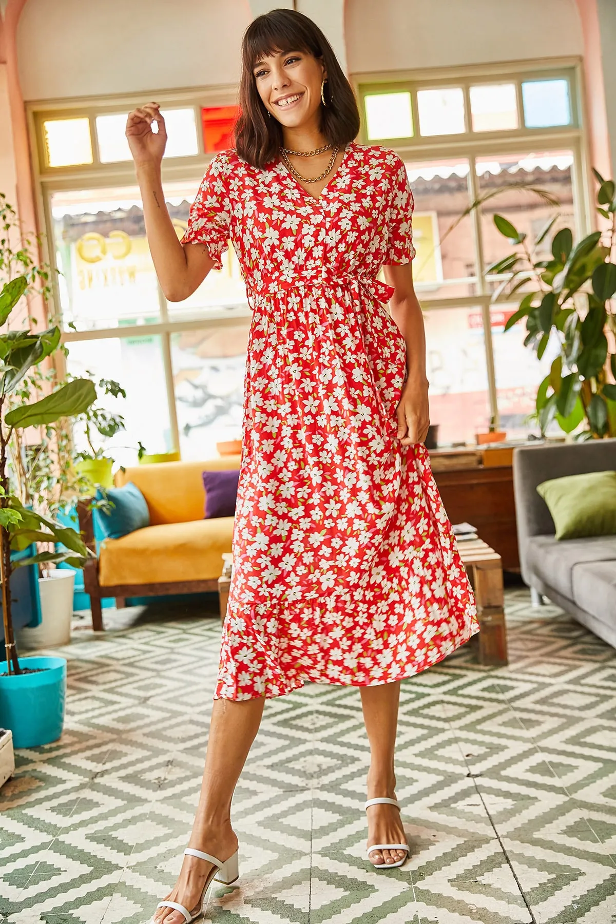Olalook  Rotes Damenkleid aus gewebter Viskose mit Knöpfen und Gürtelärmeln ELB-19001524