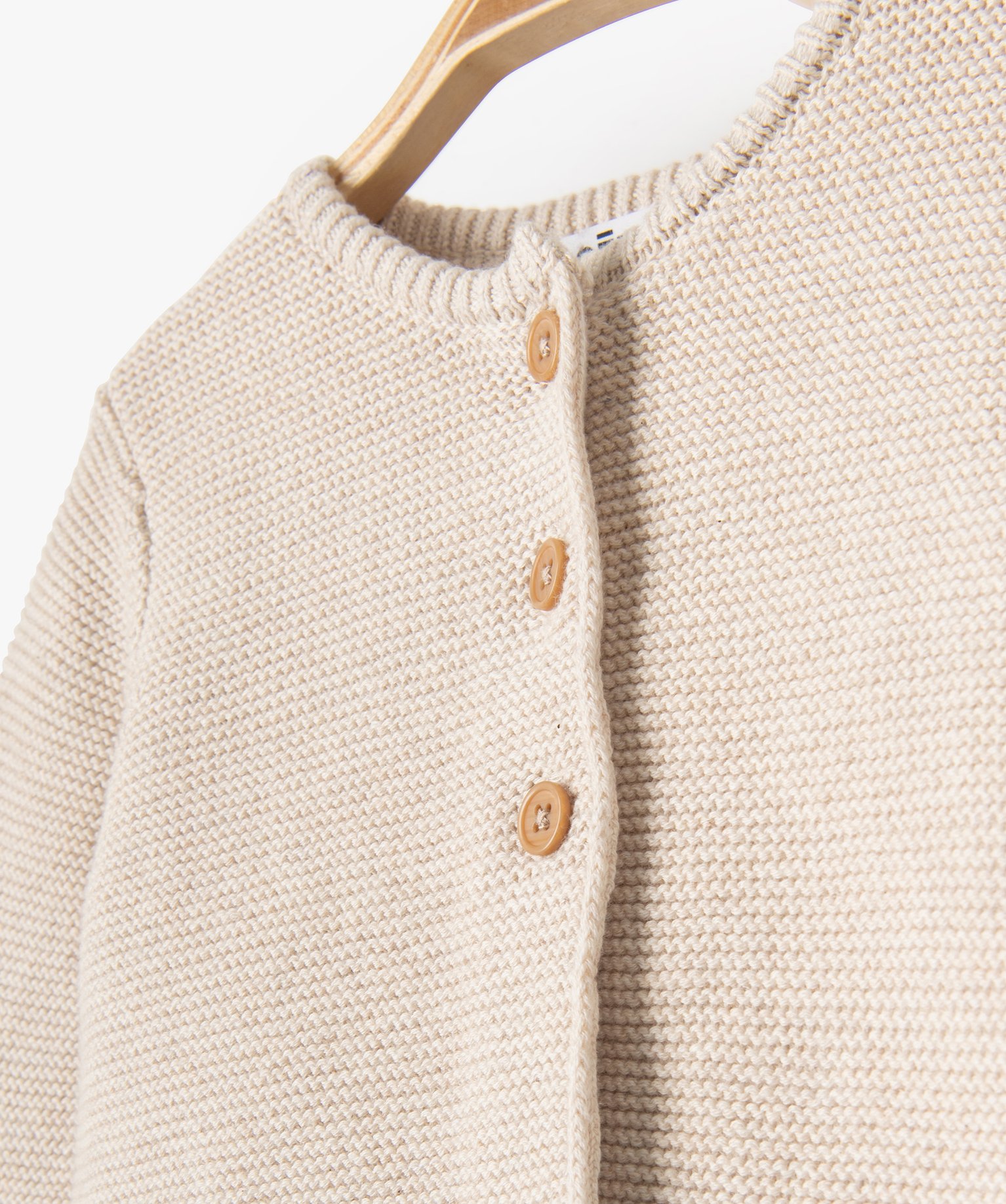 Gilet bébé à col rond en maille tricotée beige | GEMO