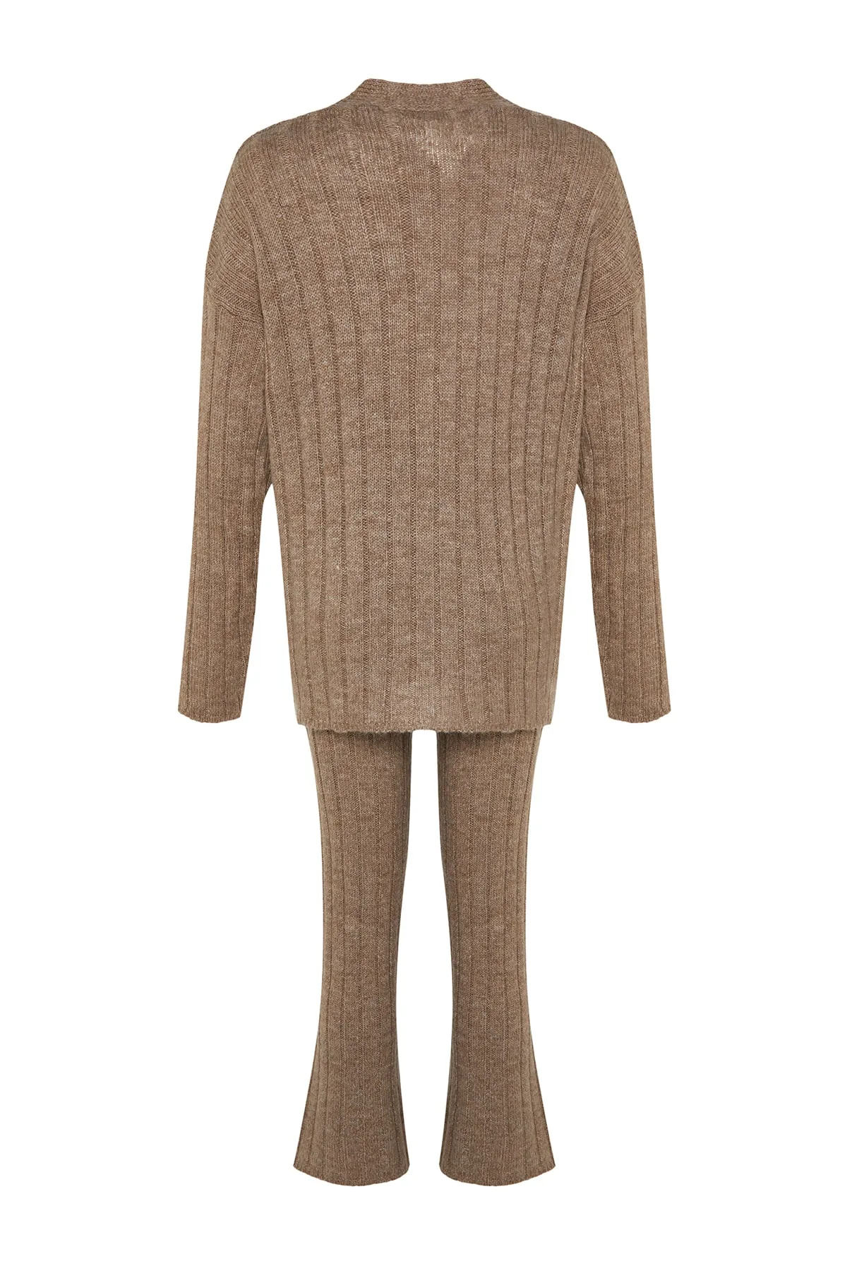Trendyol Collection  Nerzfarbenes, weit geschnittenes Set aus Oberteil und Unterteil aus weicher Strickware TWOAW22AU0128