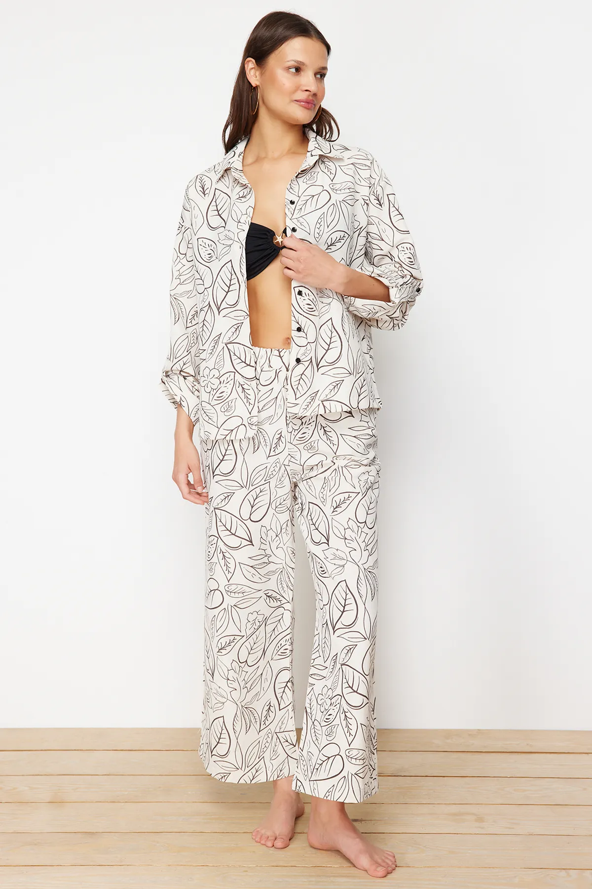 Trendyol Collection  Hemd-Hosen-Set in gewebter Leinenoptik mit Blumenmuster TBESS24AU00063