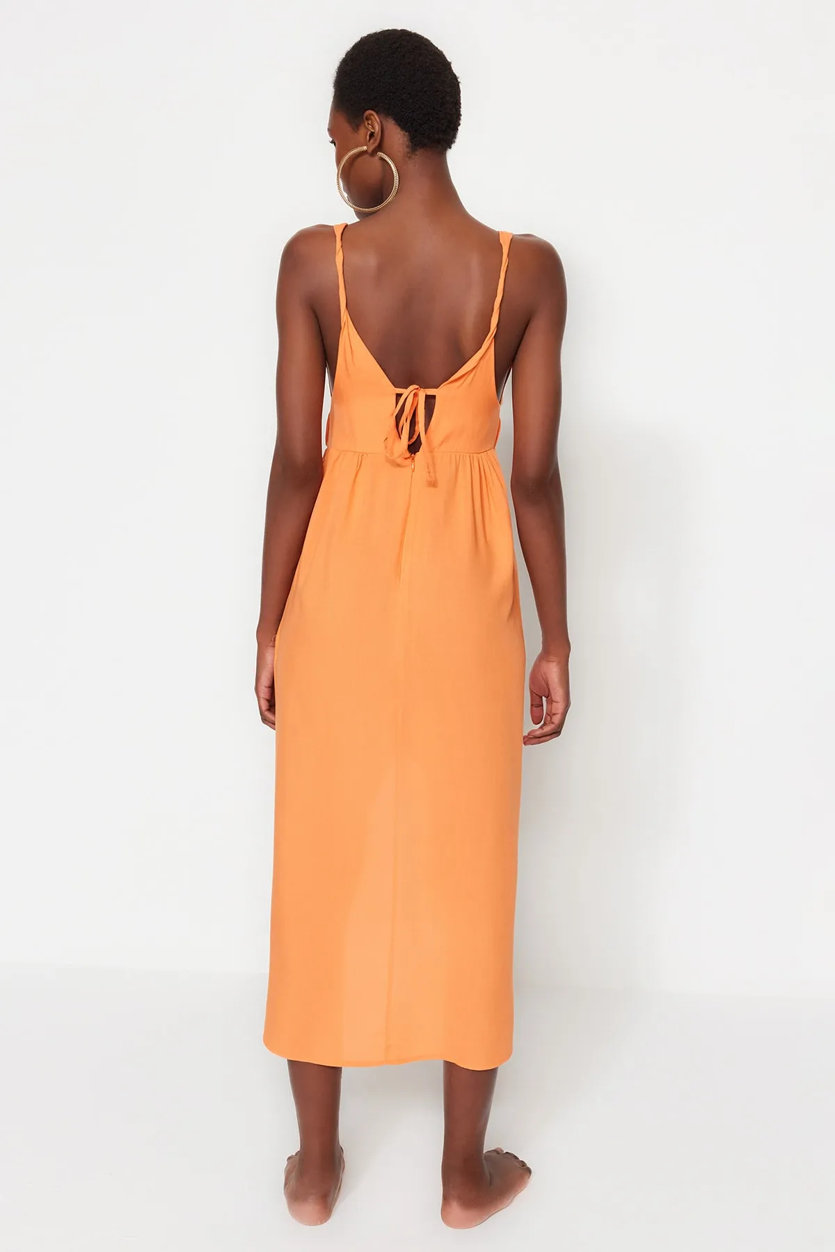 Trendyol Collection  Orangefarbenes, gerafftes Midi-Strandkleid aus Webstoff TBESS23EL00130