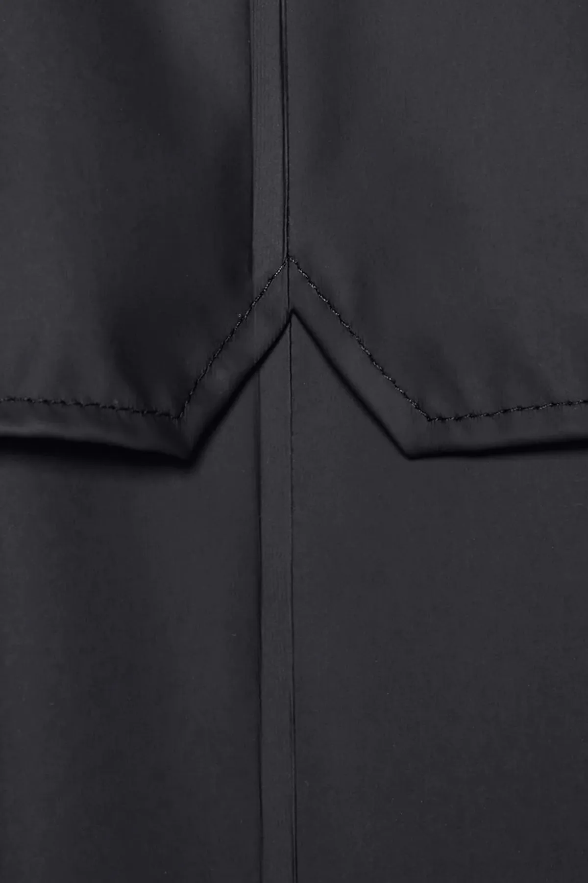Rains  Die wasserdichte Jacke ist aus dem charakteristischen PU-Stoff von Rains geschnitten und verfügt über ultraschallverschweißte Nähte