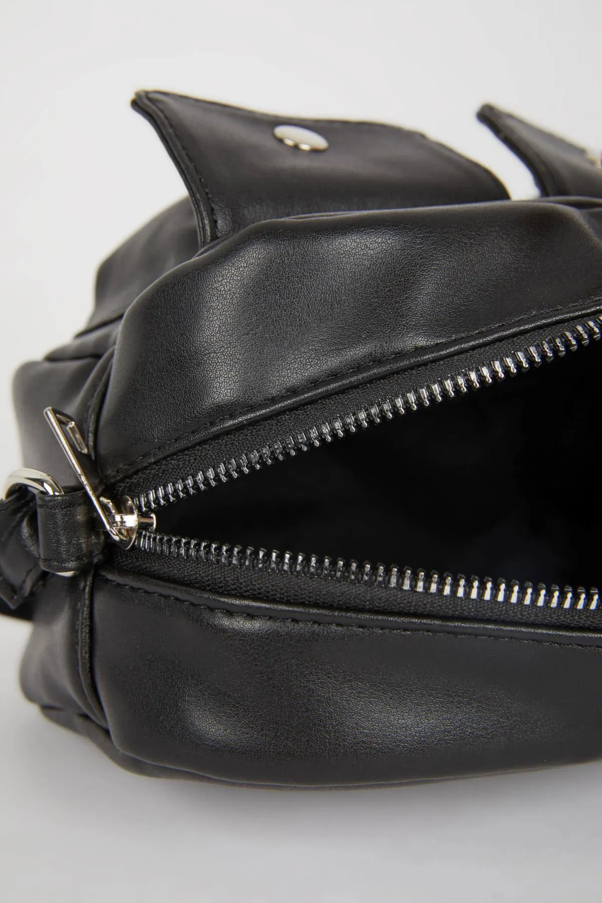DeFacto  Damen Handtasche aus Kunstleder B7152axns