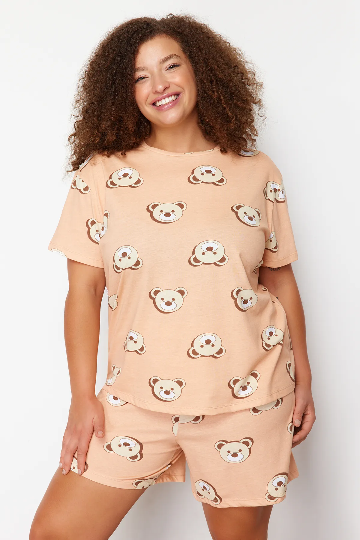 Trendyol Curve  Lachsfarbenes Pyjama-Set aus Baumwollstrick mit Teddybär-Aufdruck TBBSS23AI00022