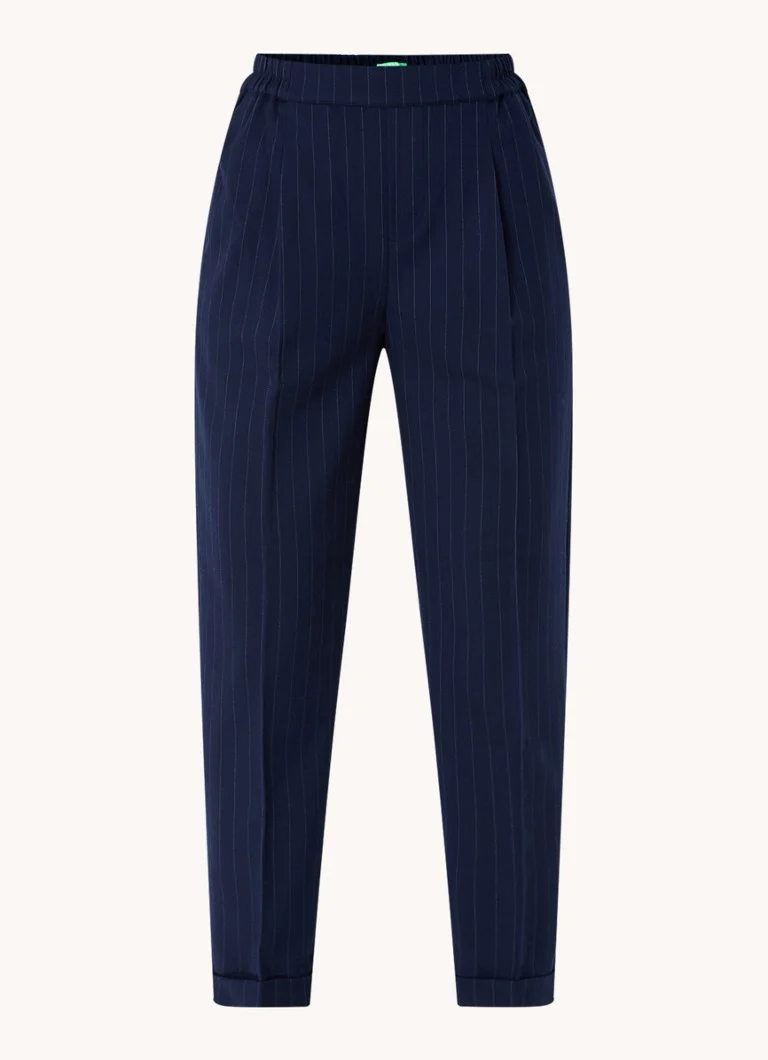 Pantaloni scurți Benetton cu talie înaltă și bretele delicate, croiți pe silueta.