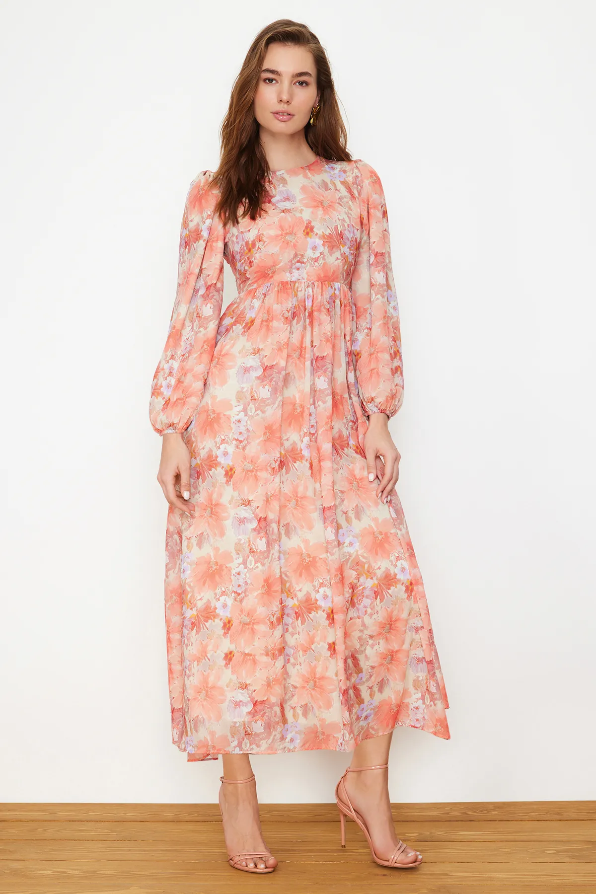 Trendyol Modest  Orangefarbenes, mit Blumen gefüttertes Webkleid TCTSS24EB00100