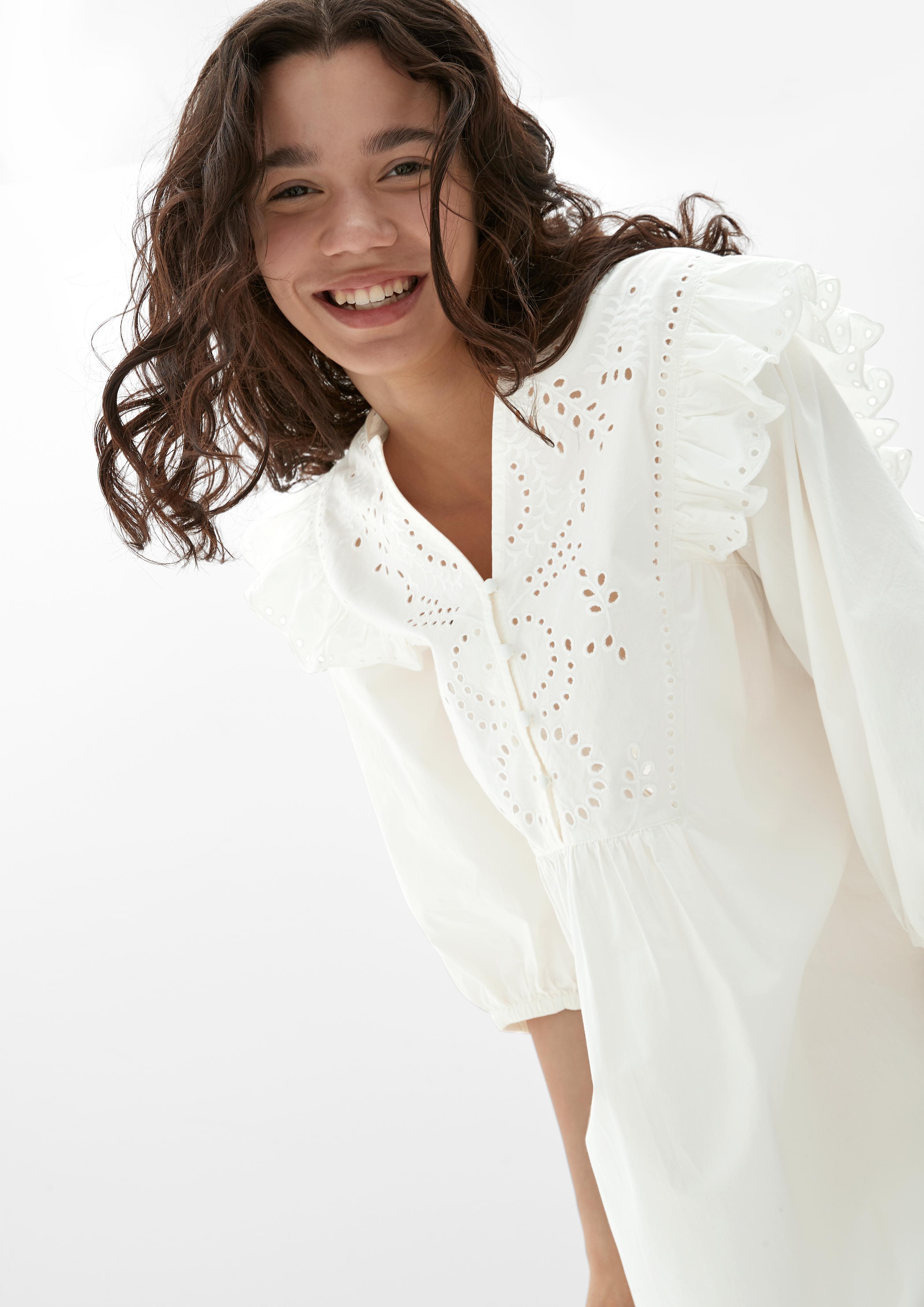 Kleid mit Lochstickerei  2125103-0200