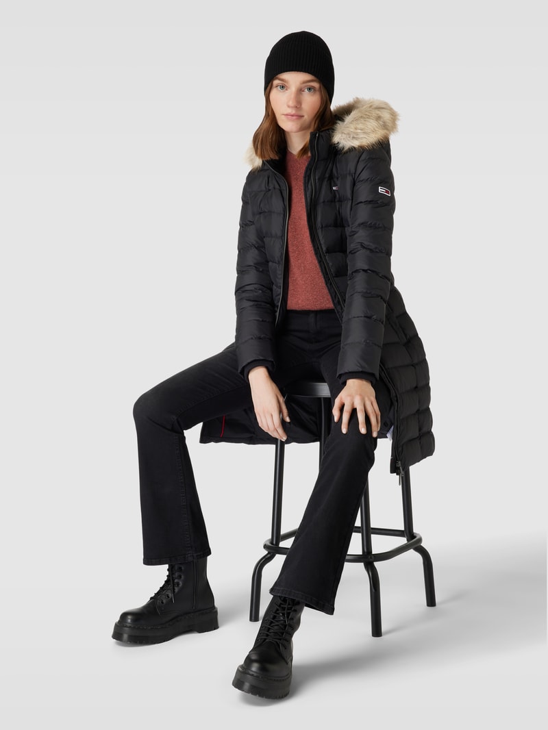 Daunenmantel mit Label-Stitching in schwarz
