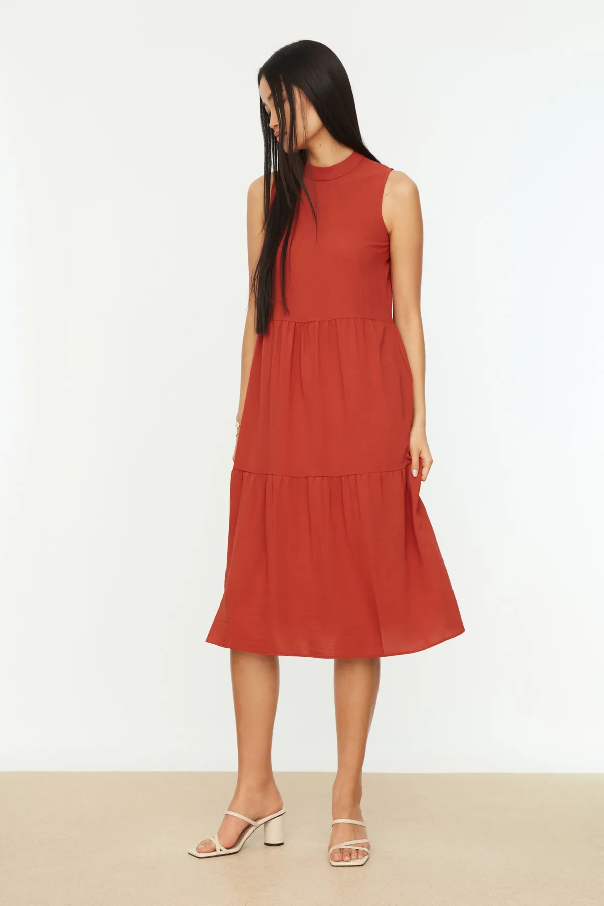 Trendyol Collection  Gefliestes gerade geschnittenes Midi-Webkleid TWOSS20EL1864