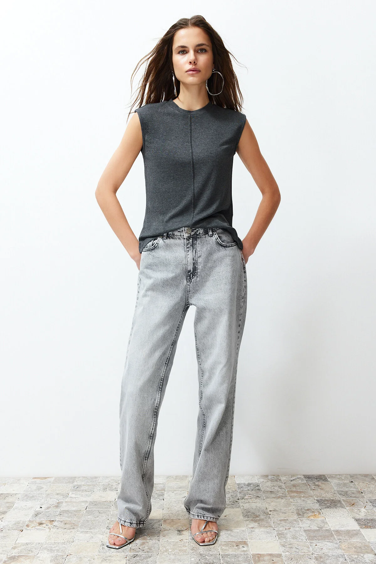 Trendyol Collection  Anthrazitfarbene Viskose/weicher Stoff Taillierte/Flexible Strickbluse TWOSS24BZ00432