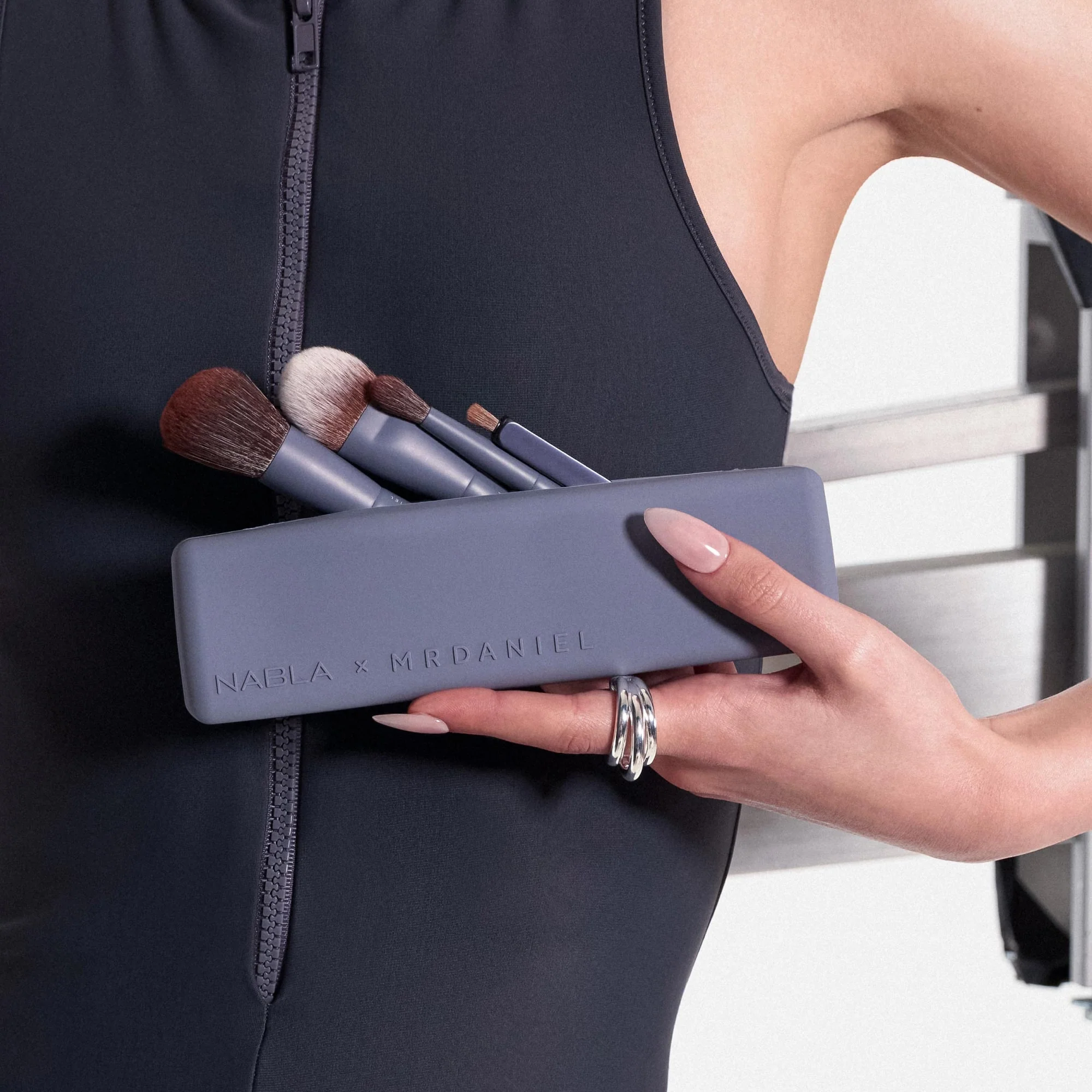 NABLA x MR Daniel Brush Clutch - Børster, Sminkekoster