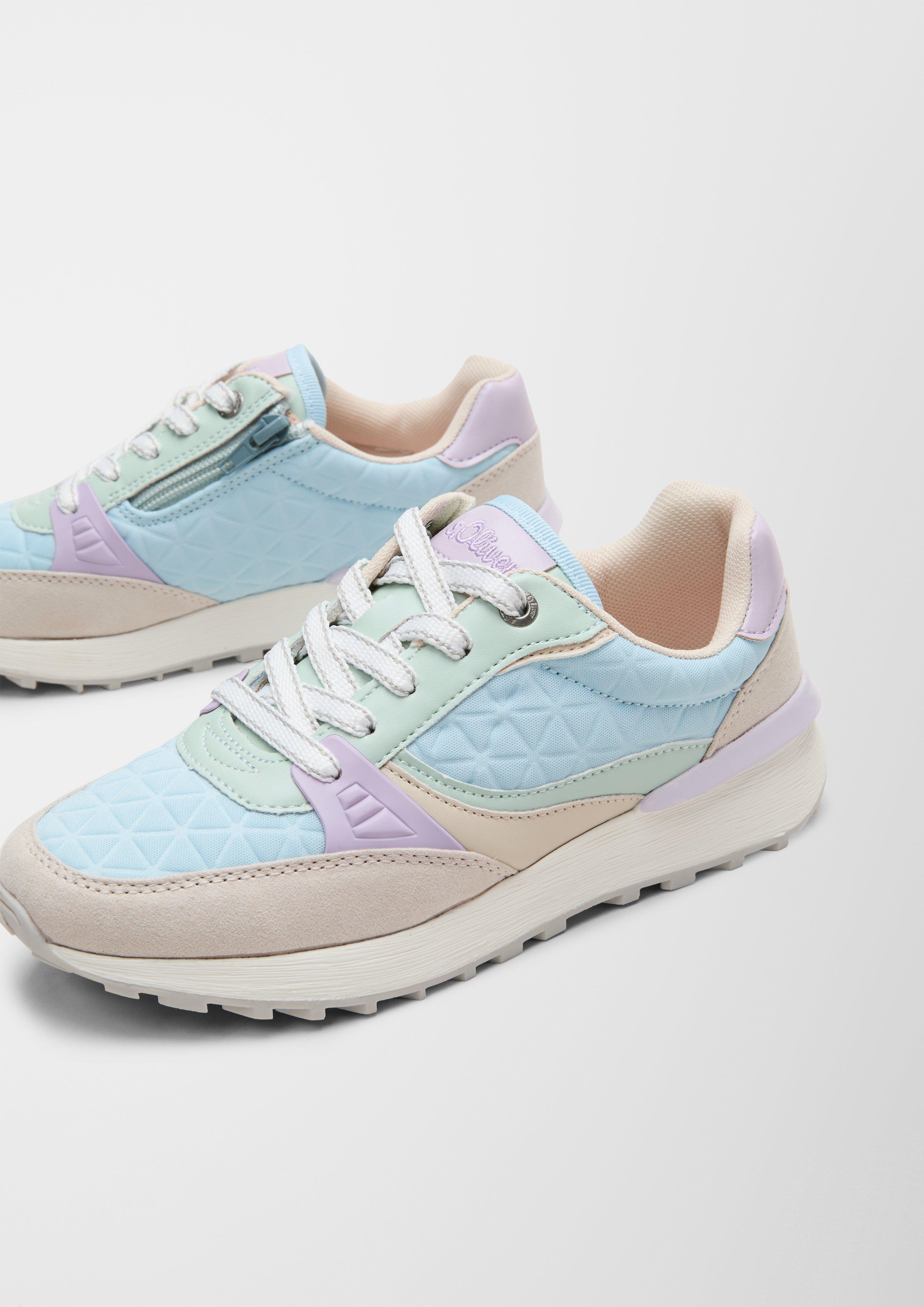 Pastellfarbener Sneaker mit Steppmuster  6007390-806