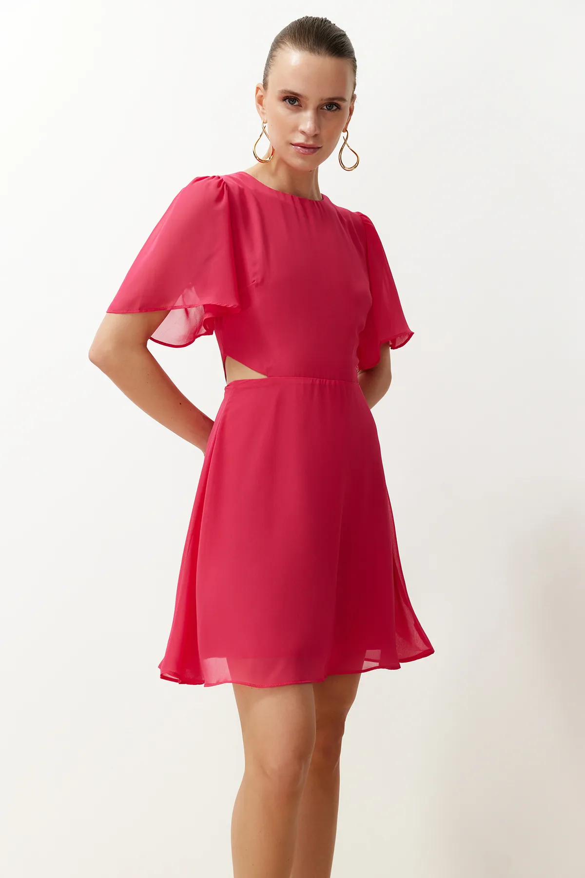 Trendyol Collection  Fuchsia A-Linien-Minikleid aus gewebtem Chiffon mit Cut-out-Details und Futter TWOSS24EL00696