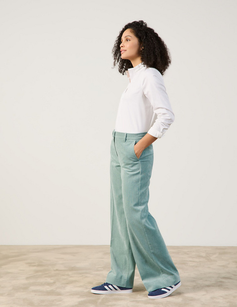 Cordhose mit weitem Bein