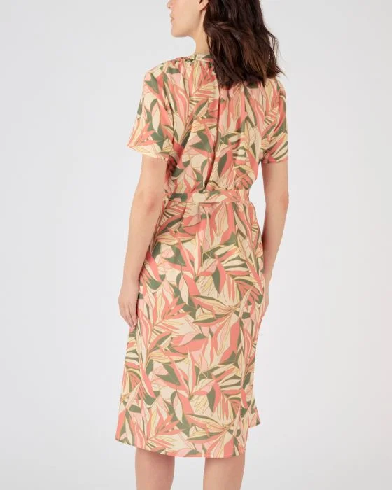 Robe avec smocks au col