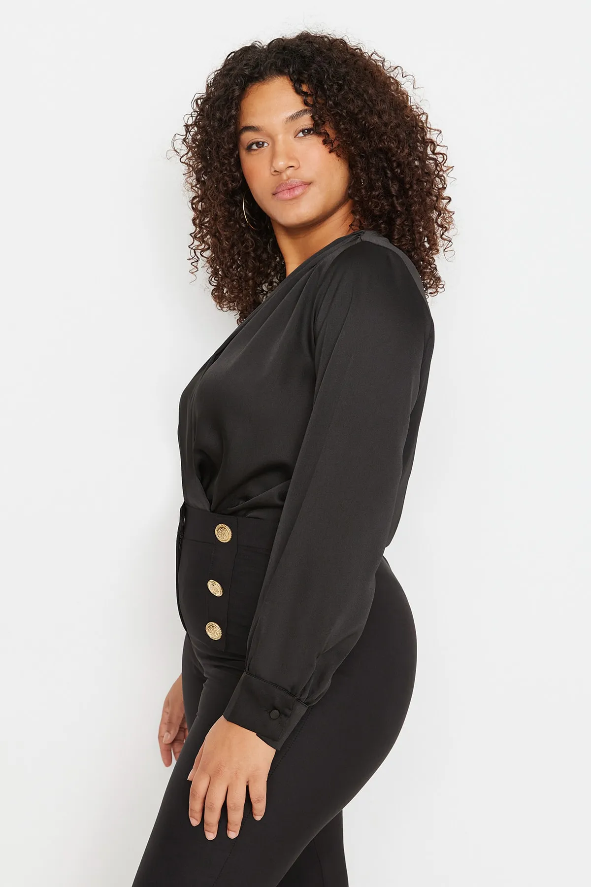 Trendyol Curve  Schwarzer, gewebter, geknöpfter Satin-Look-Body TBBAW23CS00009
