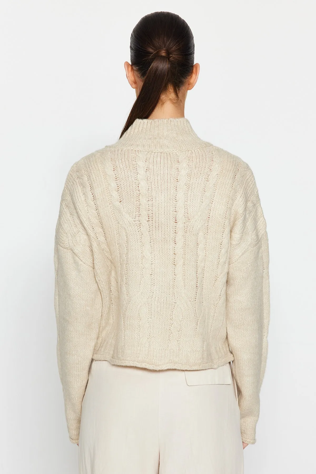 Trendyol Collection  Steinweiche strukturierte Strickjacke mit geflochtenem Reißverschluss aus Haar TWOAW24HI00202