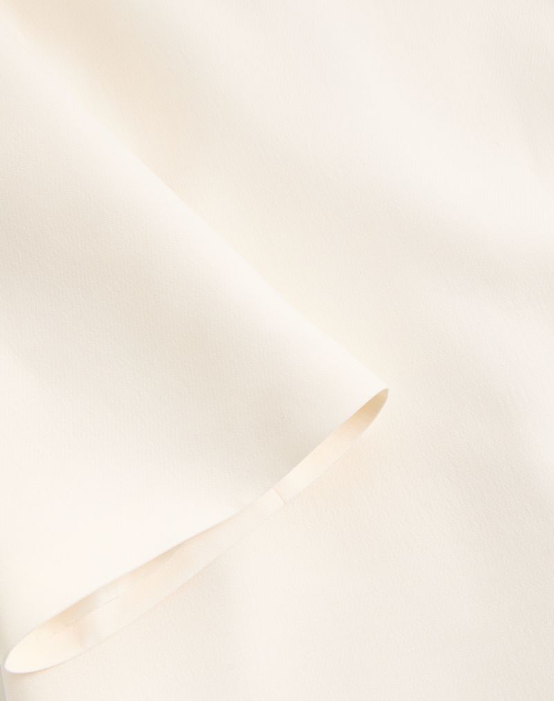 Vestido curto de crepe de alta costura