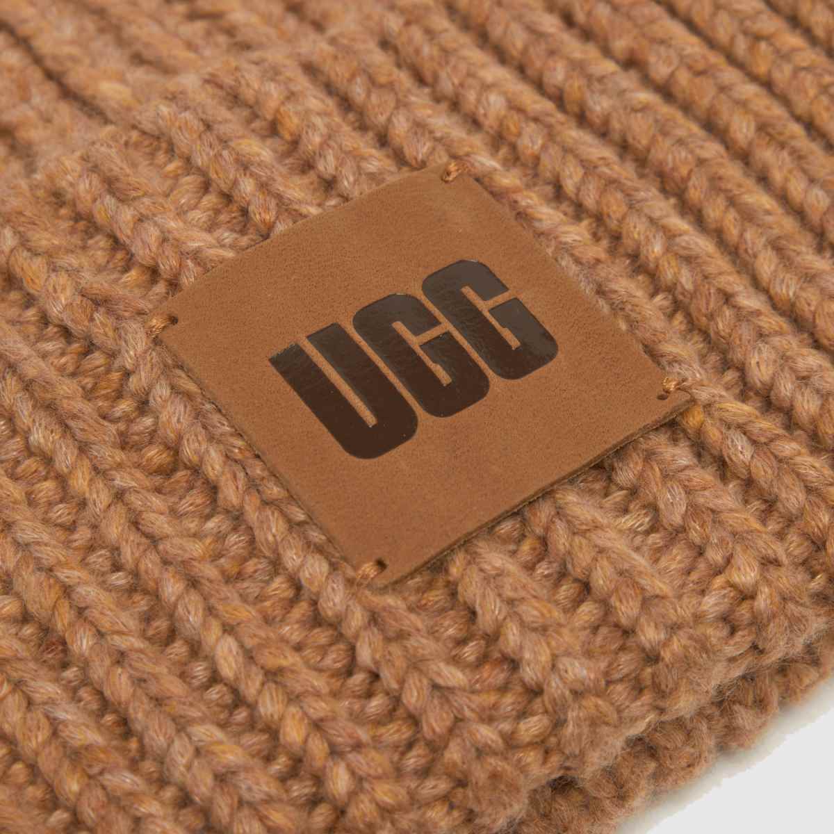 UGG kamelfärgad grov ribbad mössa