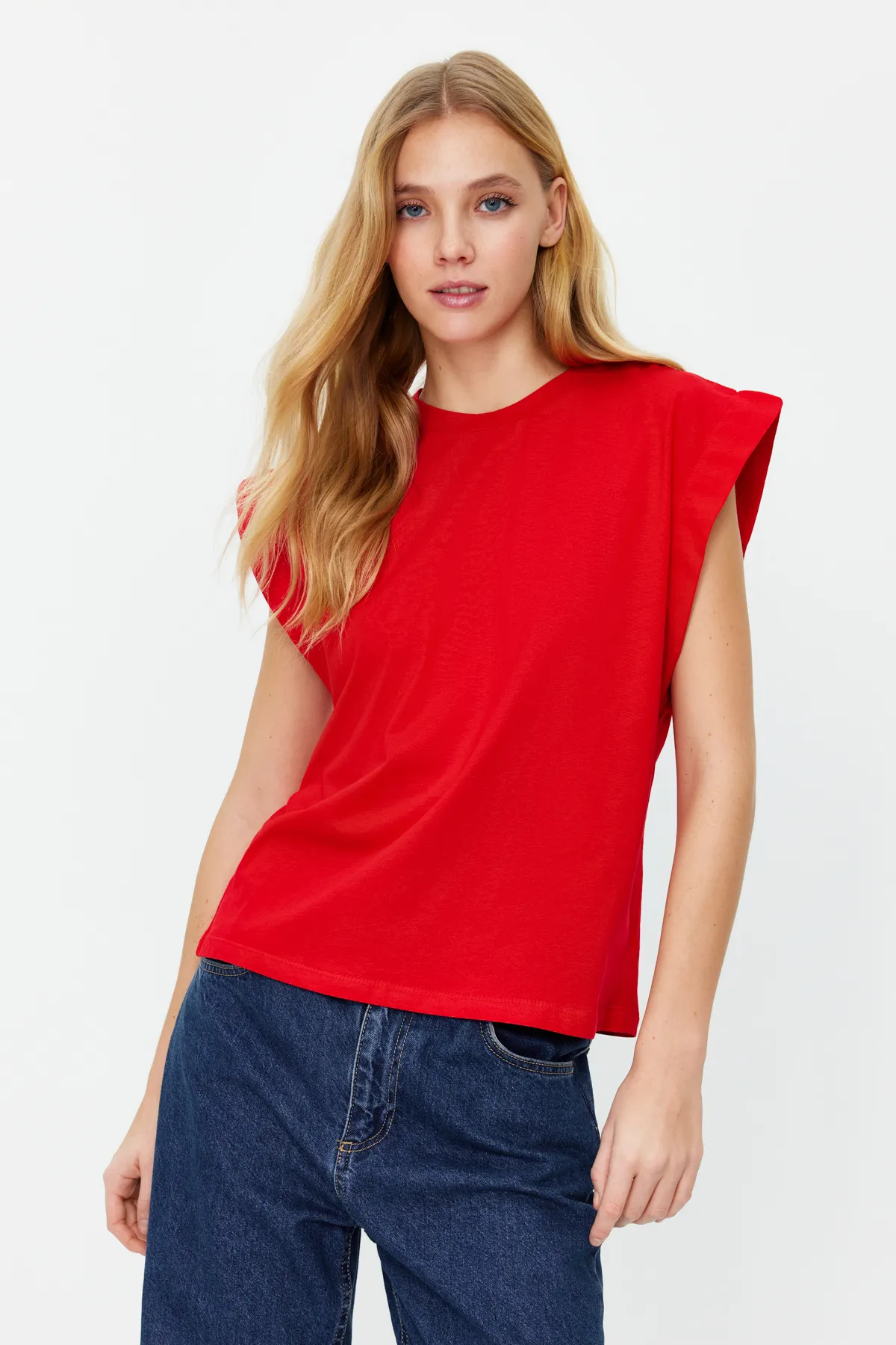 Trendyol Collection  Rotes Basic-Strick-T-Shirt mit Rundhalsausschnitt aus 100 % Baumwollwatte TWOSS20TS0021