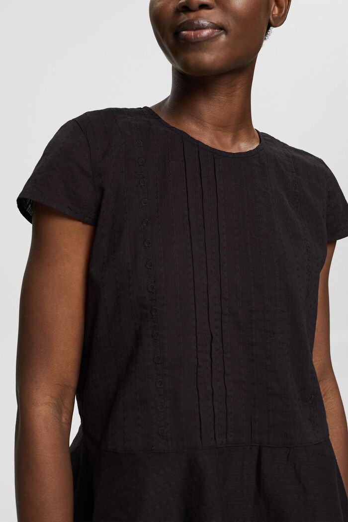 Kurzärmelige Bluse mit Stickmuster
