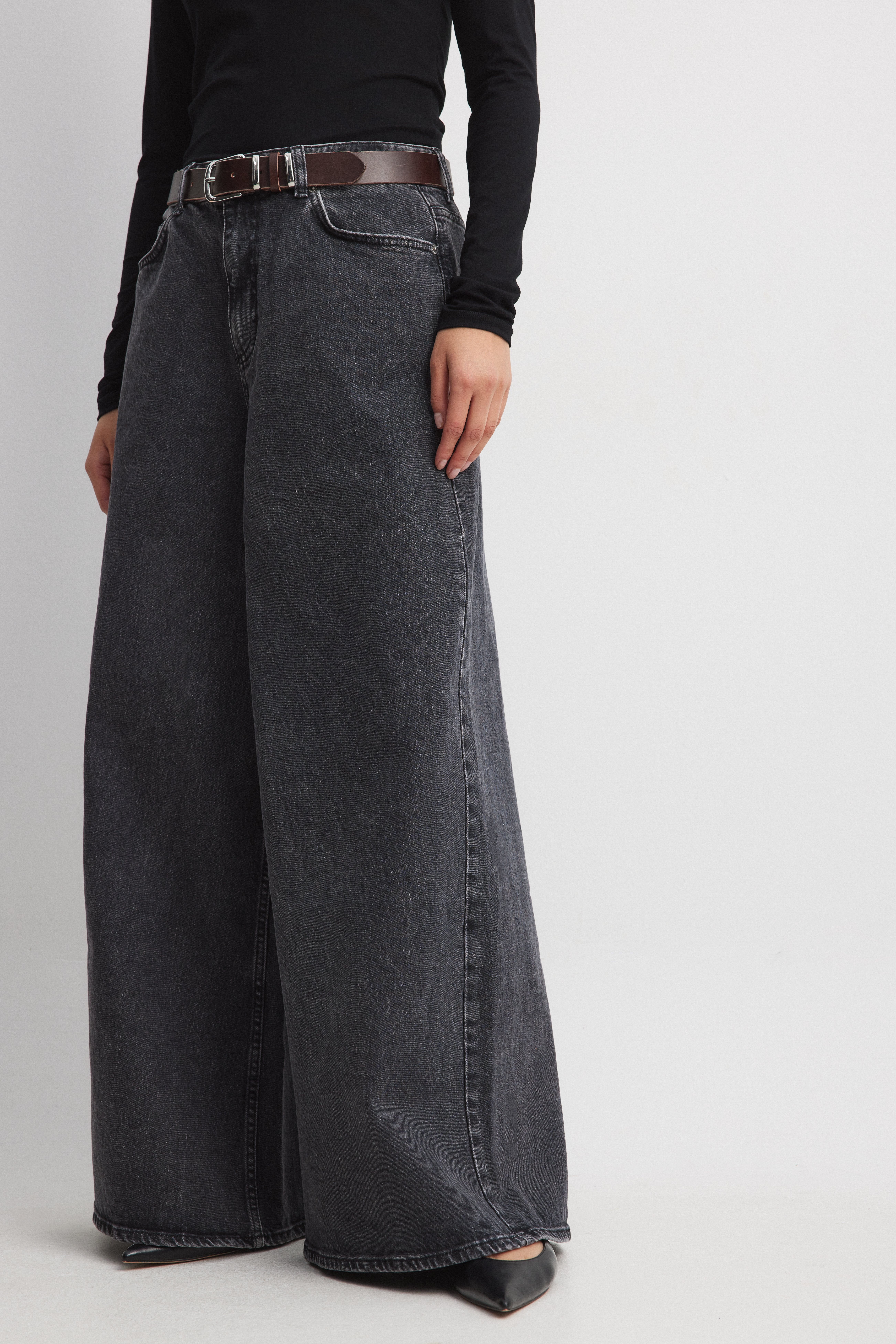 Jeans mit sehr weiten Beinen