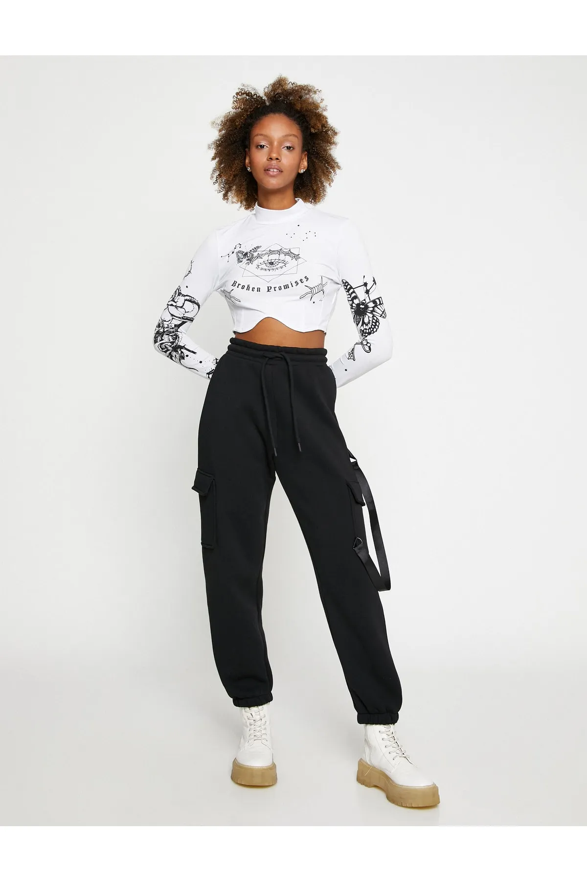 Koton  Jogger-Jogginghose mit Taschendetail, geschnürter Taille und Fleece-Innenseite