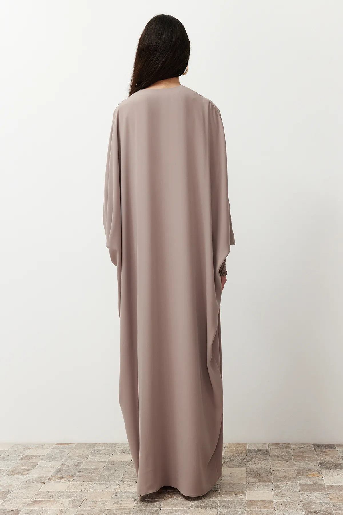 Trendyol Modest  Beige gewebte Mütze mit breiter Passform & Ferace & Abaya TCTSS24KF00021