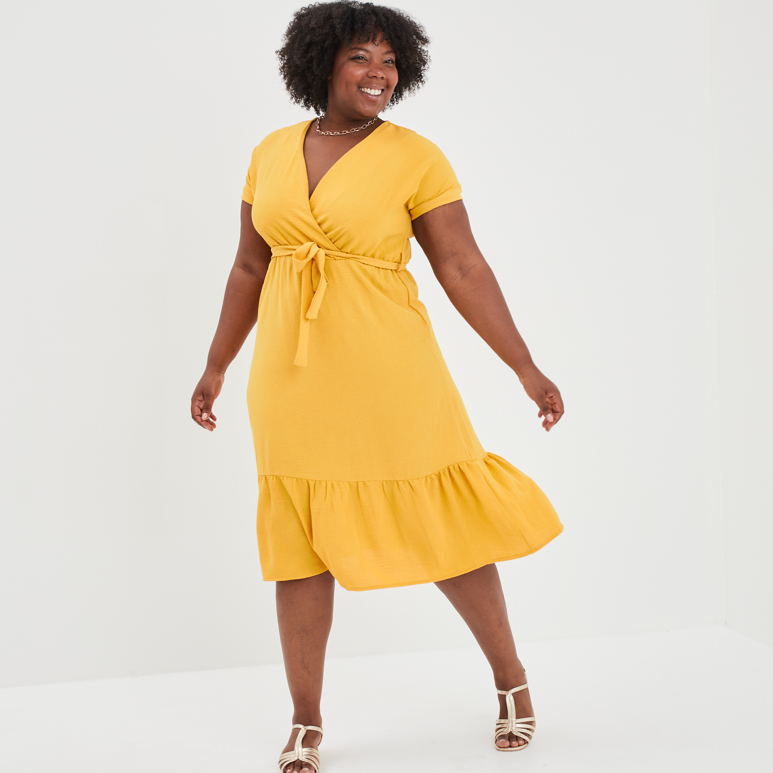 Robe cache-coeur évasée ceinturée jaune moutarde femme | La Halle