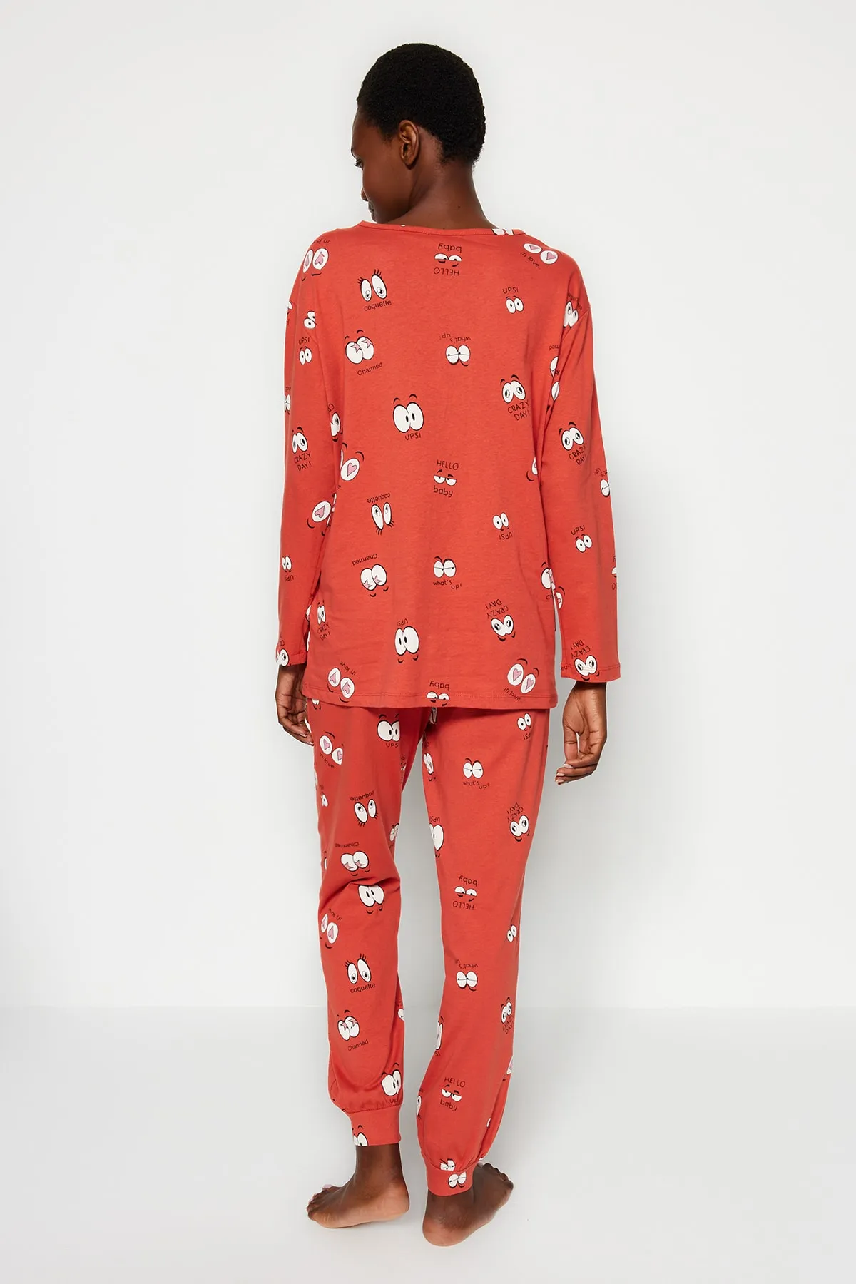 Trendyol Collection  Zimtfarbenes T-Shirt-Jogger-Strick-Pyjama-Set aus 100 % Baumwolle mit Augenmuster THMAW22PT0270