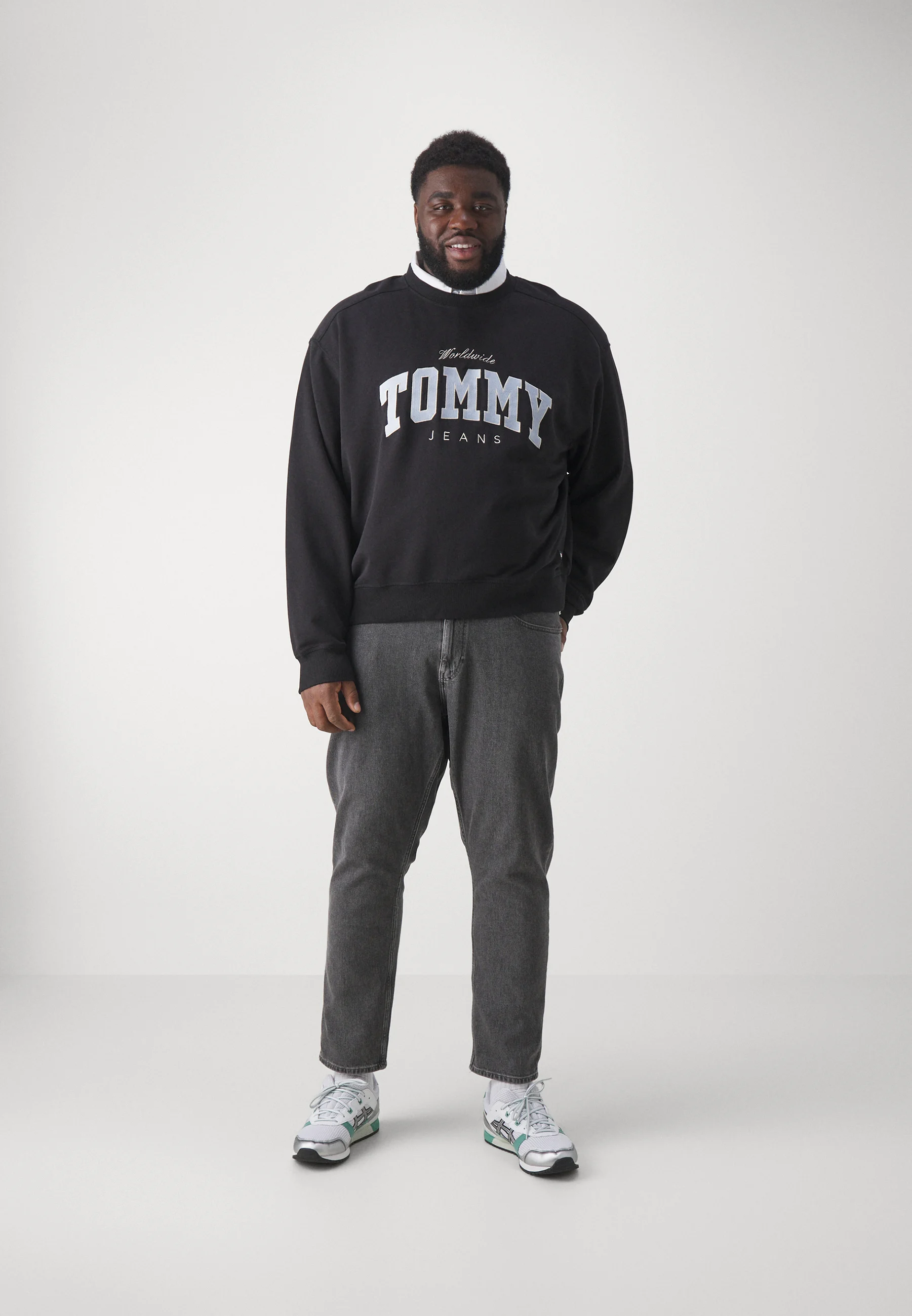 Sudadera Tommy Jeans BOXY VARSITY CREW UNISEX