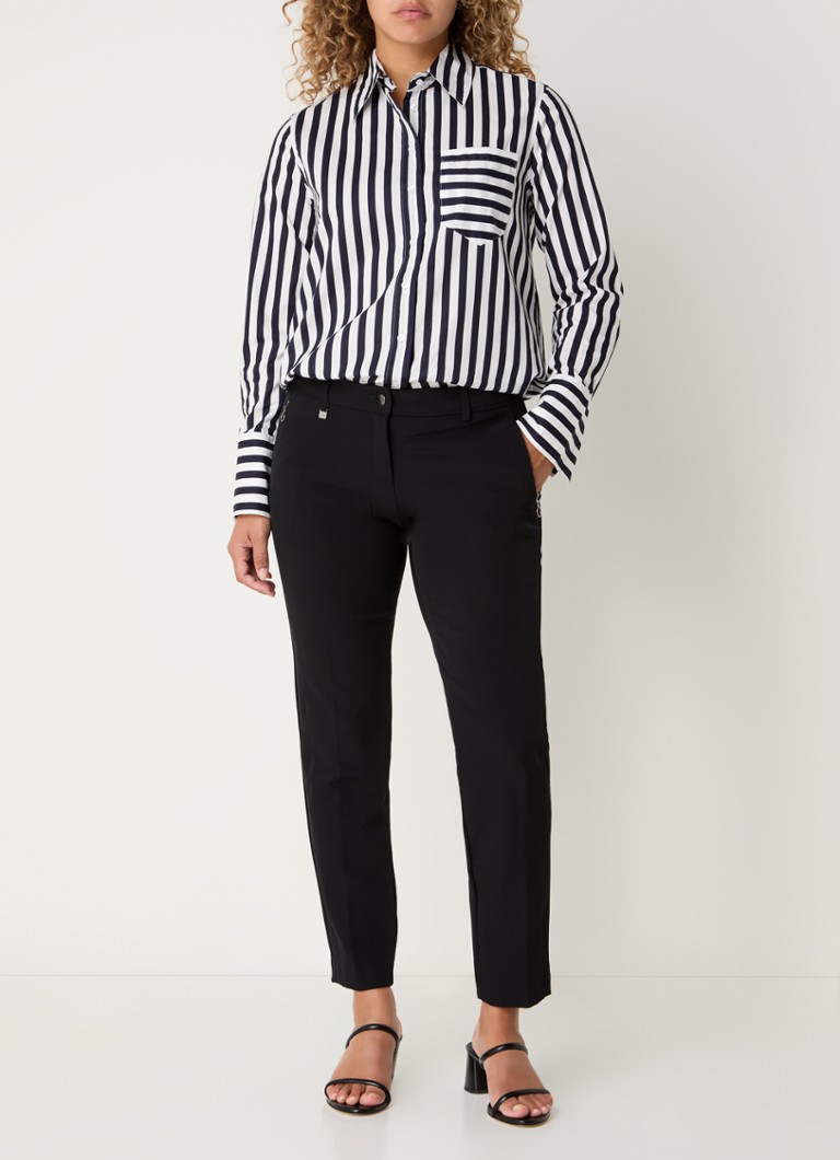 Pantaloni chino BRAX marroni a vita media, vestibilità slim ed elasticizzata.
