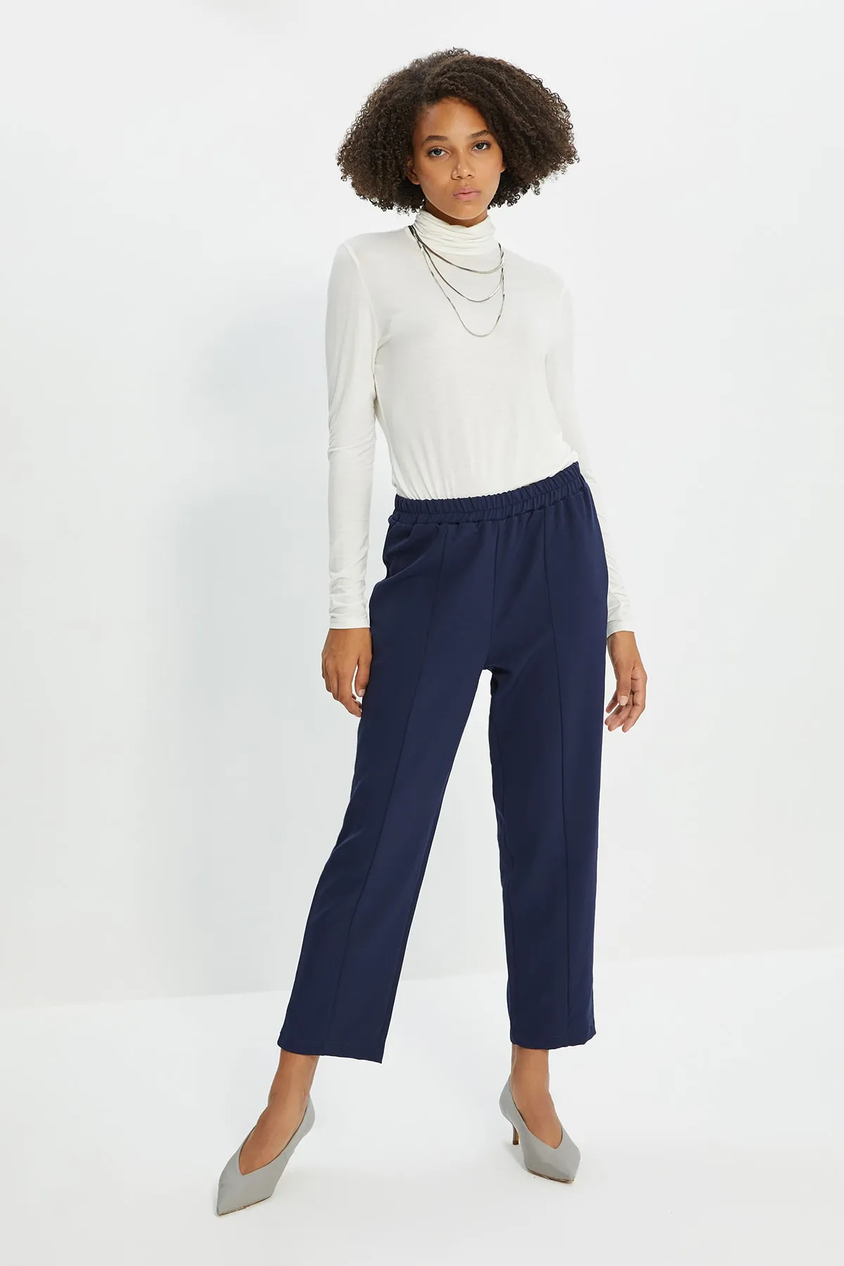 Trendyol Modest  Marineblaue, elastische Taille, gerippte, detaillierte, gerade geschnittene Webhose TCTSS21PL0570