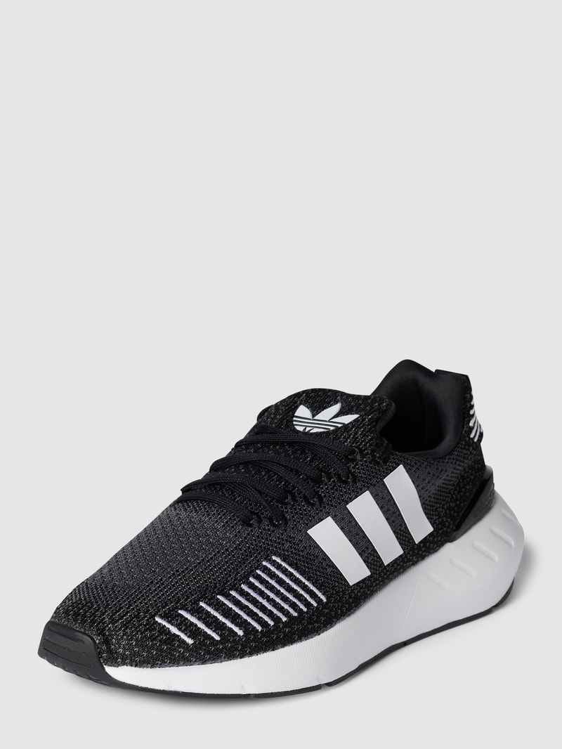 Sneaker mit Logo-Streifen in schwarz