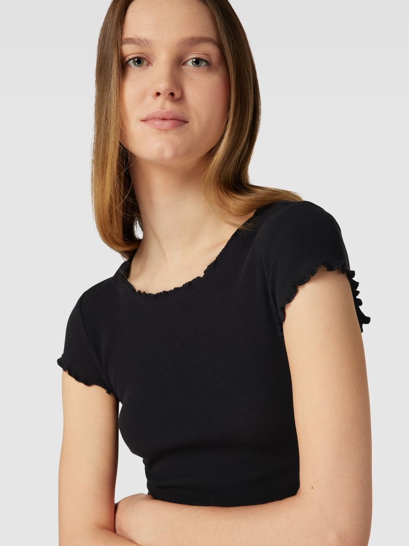 T-Shirt mit Muschelsaum in schwarz