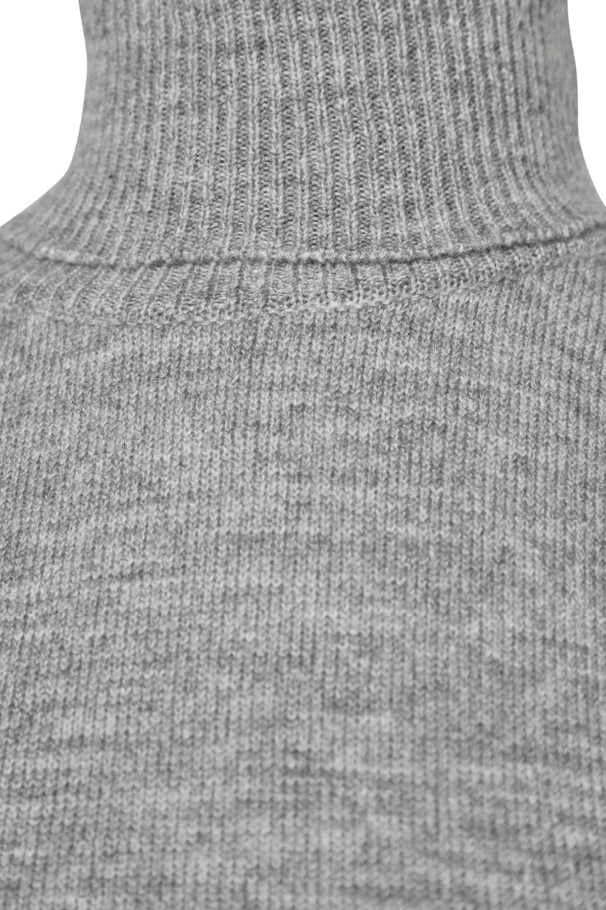 Trendyol Curve  Graues Rollkragen-Strickkleid TBBAW24AH00014
