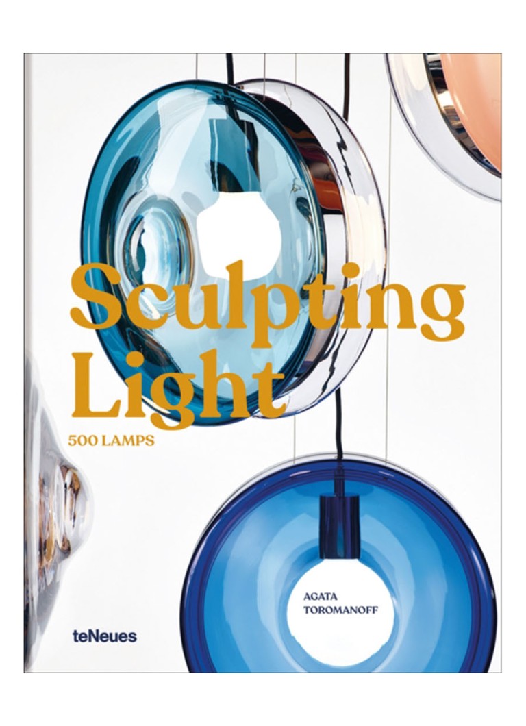 Sculptând lumina: 500 de lămpi