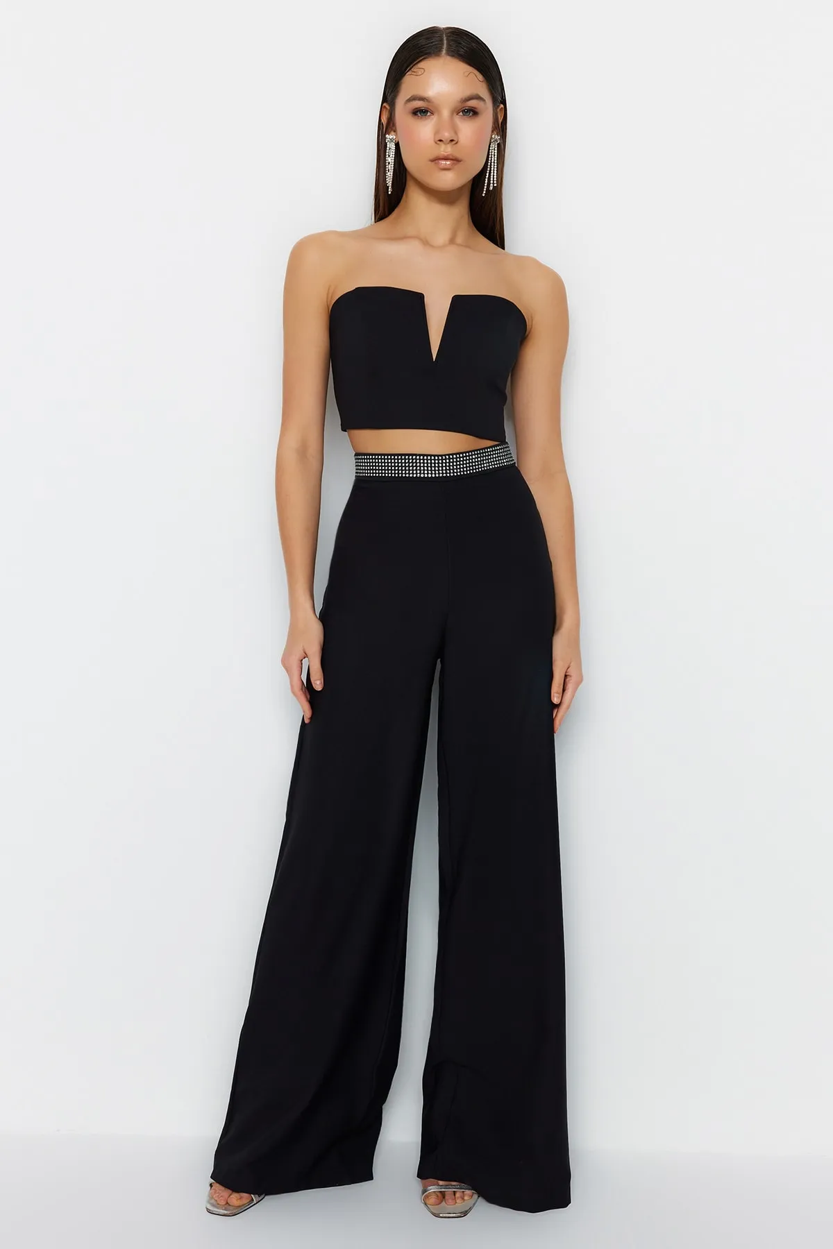 Trendyol Collection  Schwarze Hose mit Steingürtel und detailliertem Gürtel TPRSS23PL00042