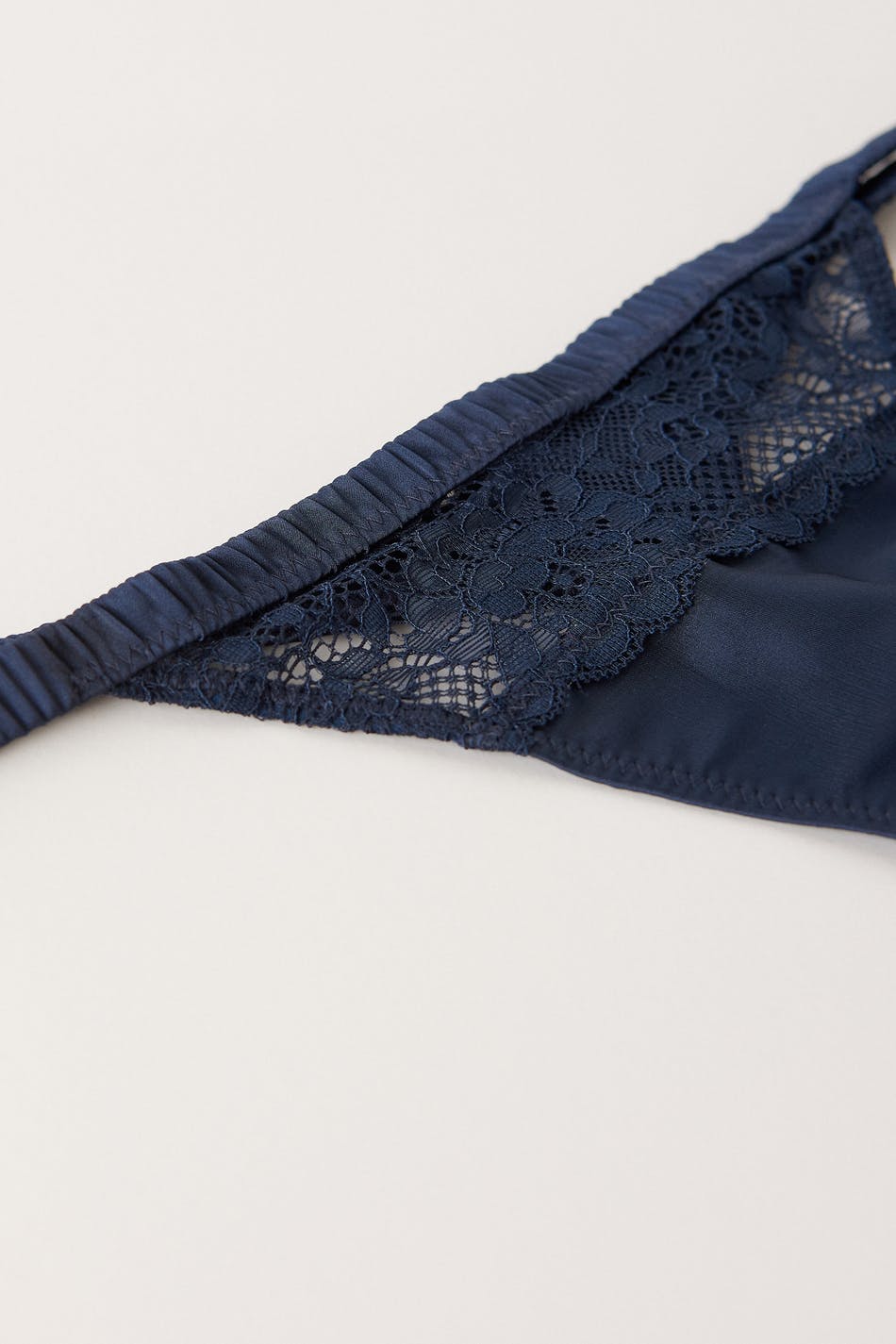 Lisa lace thong