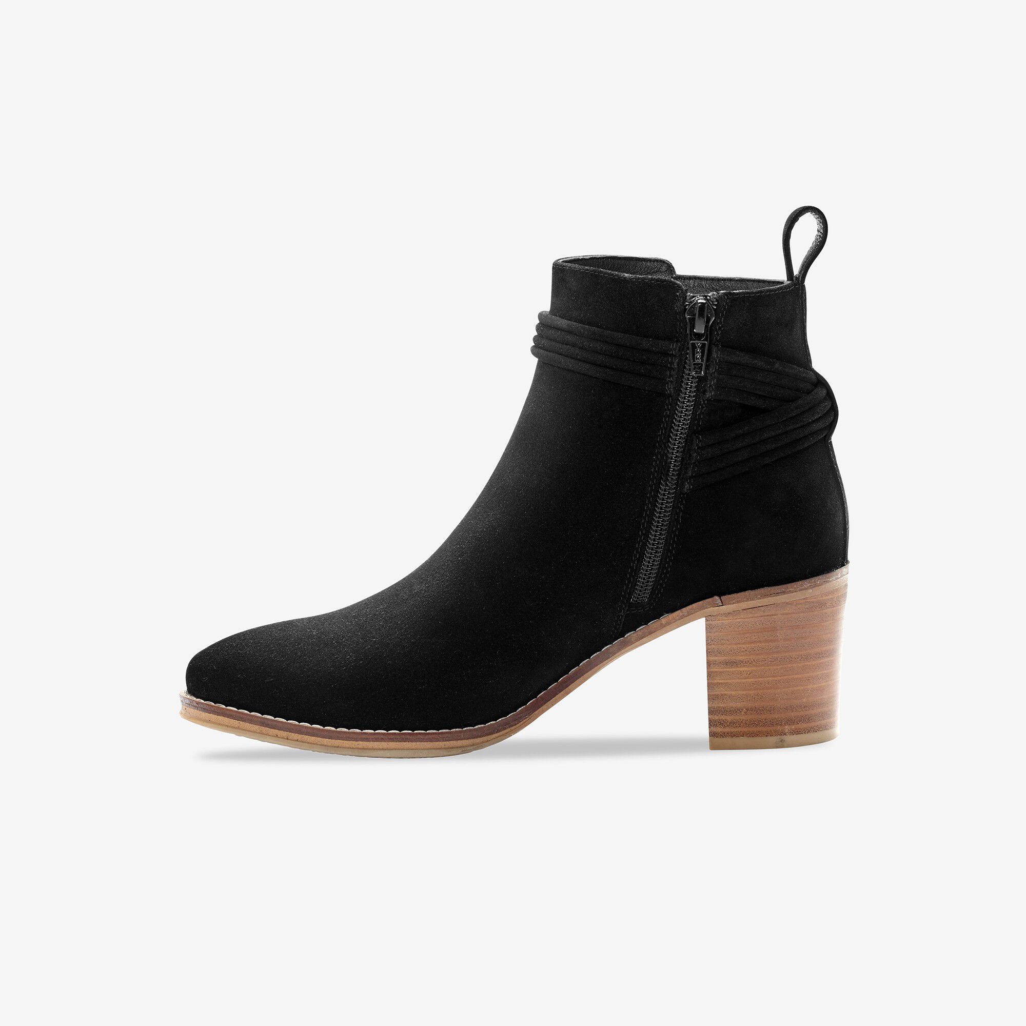 Boots en croûte de cuir à talon et pompons