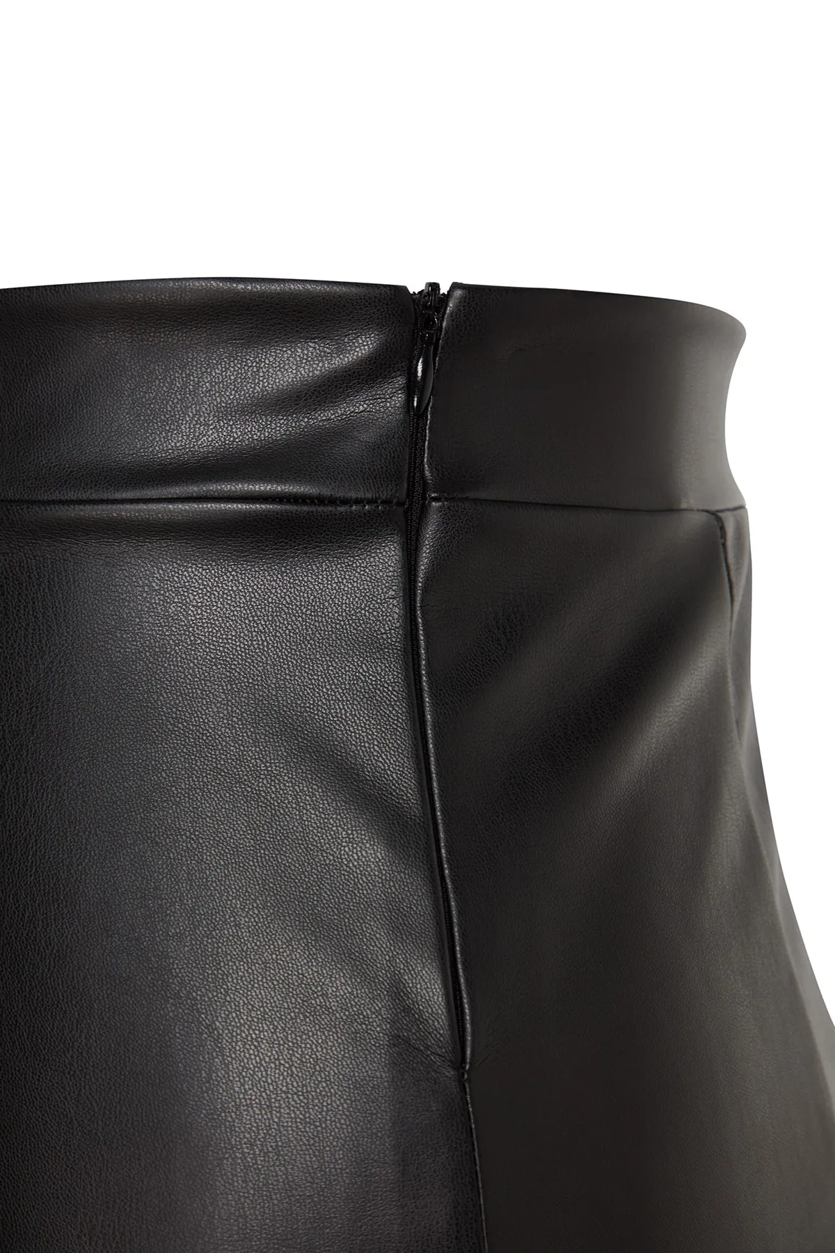 Trendyol Collection  Schwarzer Maxirock aus Kunstleder mit hoher Taille TWOAW24ET00151