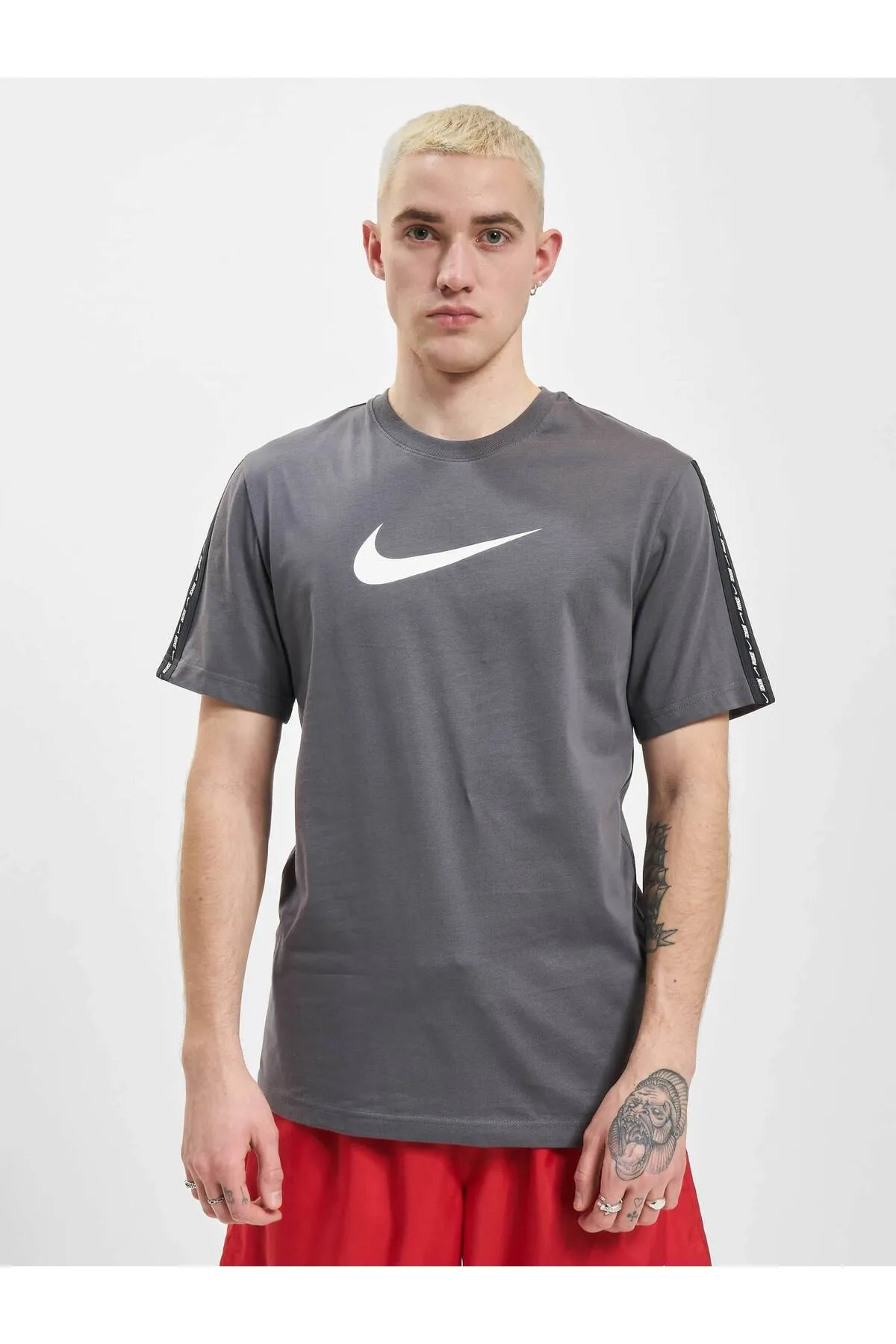 Nike  Herren Nike NSW Repeat T-Shirt