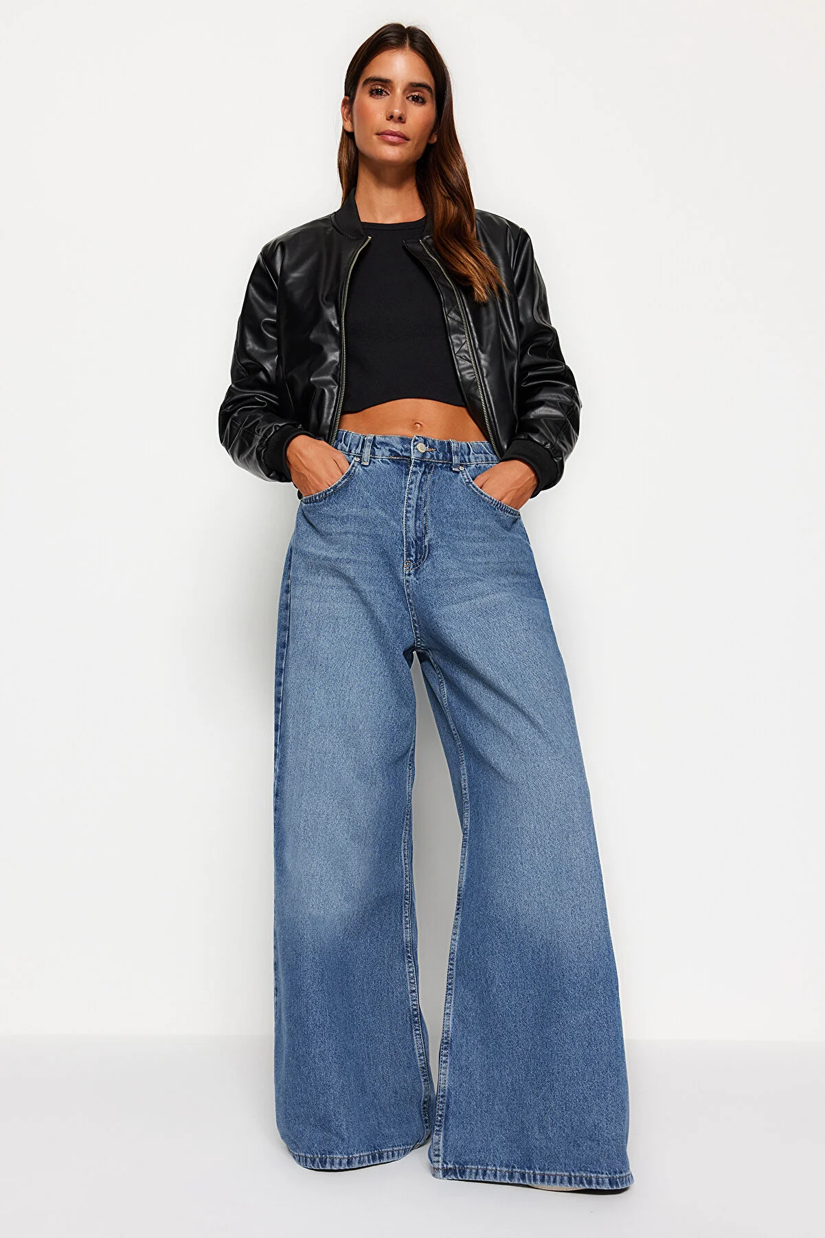 Trendyol Collection  Blaue Jeans mit elastischem Bund, hoher Taille und extra weitem Bein TWOAW24JE00350