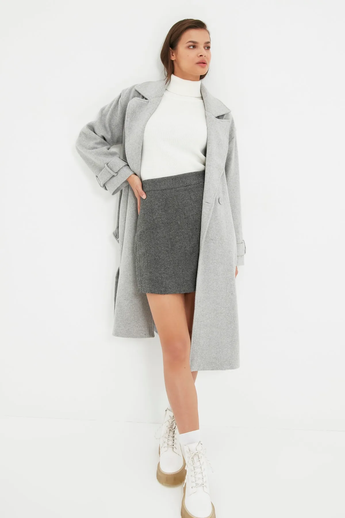 Trendyol Collection  Anthrazitfarbener, gewebter Shortsrock mit Wickelstich TWOAW21SR0082